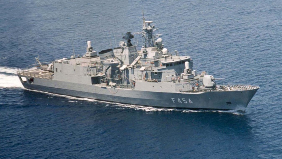Η ελληνική φρεγάτα Ψαρά (F454) σε επιχειρησιακή δράση στην Ανατολική Μεσόγειο για την αντιμετώπιση απειλών από drones