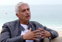 Ο Γιώργος Καλλιακμάνης σε επαγγελματική φωτογράφιση που σχολιάστηκε στο Mega