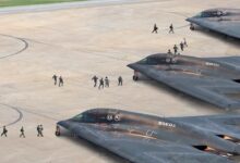 Αμερικανικό στρατηγικό βομβαρδιστικό B-2 Spirit Stealth σε πτήση για επιχείρηση