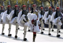 Εύζωνες της Προεδρικής Φρουράς κατά την παρέλαση