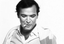 Ο καλλιτέχνης Γιώργος Μαρίνος σε μια εκφραστική στιγμή, σύμβολο μιας ολόκληρης εποχής