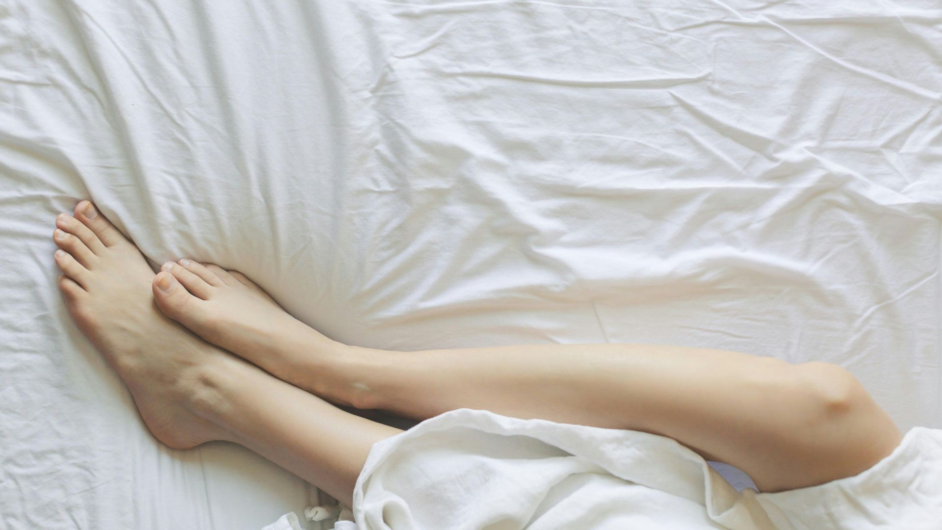 Γυναίκα που κοιμάται και ονειρεύεται, σκεπτική για την ερμηνεία των ονείρων της