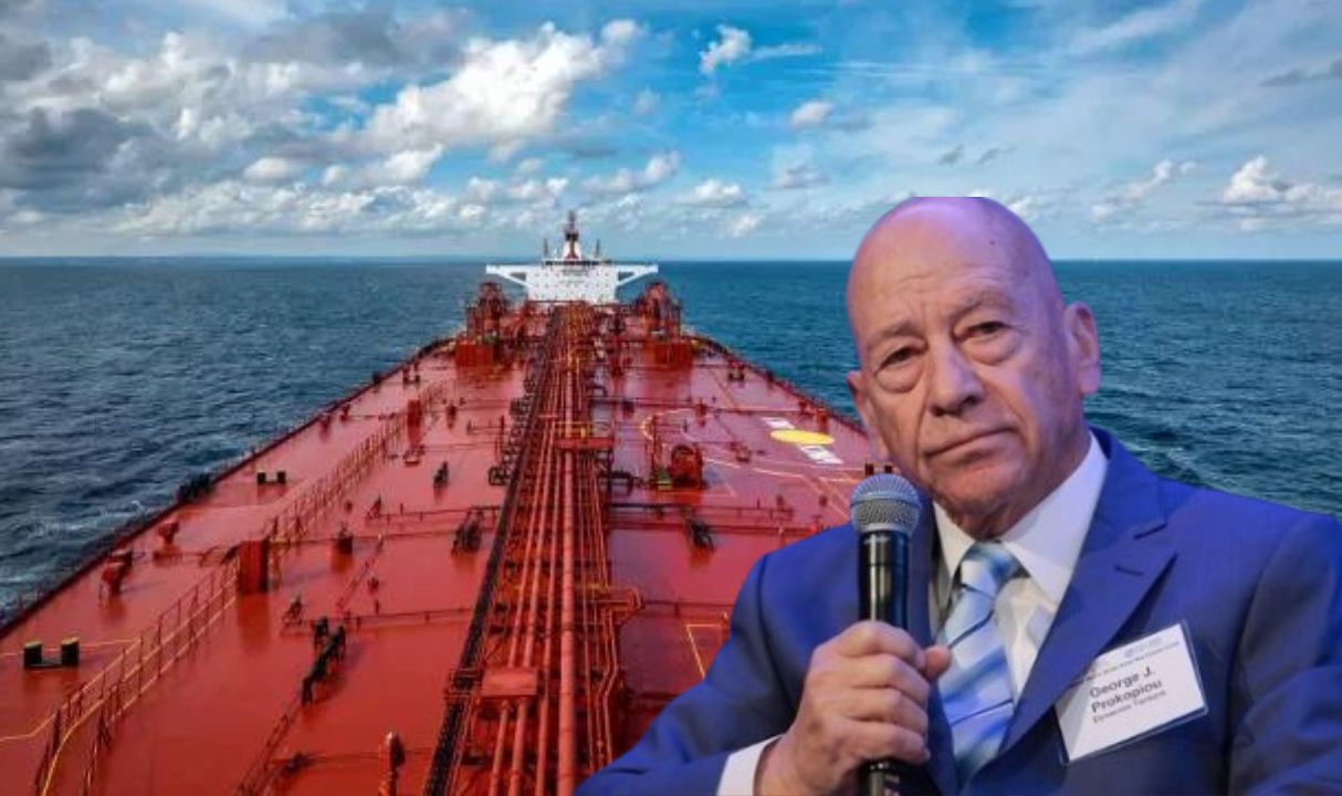 Δεξαμενόπλοιο της Dynacom Tankers του Γιώργου Προκοπίου που διασχίζει τα Στενά του Ορμούζ με ασφάλεια