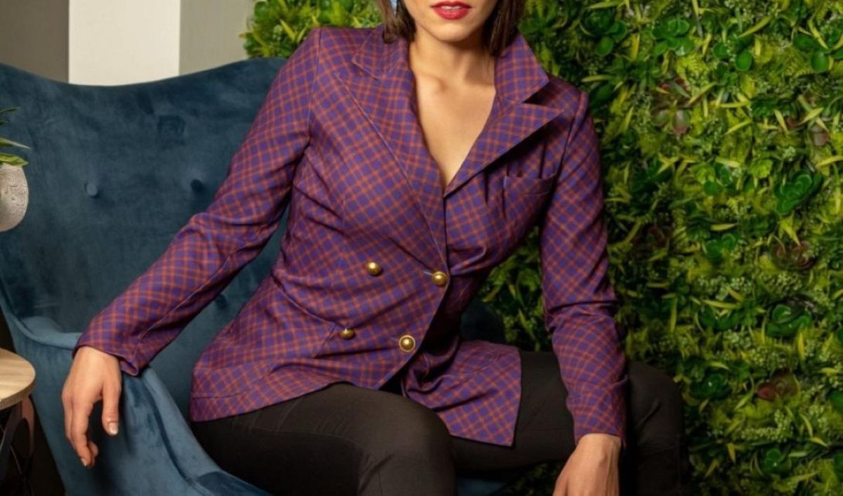 Η Μυριέλλα Κουρεντή σε στιγμή κατάνυξης μετά τη στροφή της στη θρησκεία