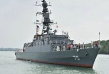 Η ιρανική φρεγάτα IRIS Dena στη θάλασσα