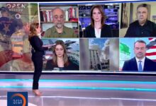 Η παρουσιάστρια Εύα Αντωνοπούλου στο στούντιο του OPEN κατά τη διάρκεια του περιστατικού