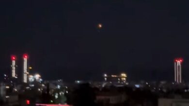 Καπνός και κινητοποίηση των αρχών μετά από ισχυρές εκρήξεις στη Λάρνακα κοντά στη Δεκέλεια