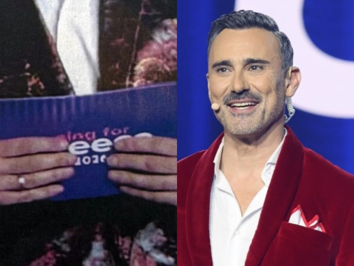 Ο Γιώργος Καπουτζίδης στην εκπομπή Sing for Greece με δαχτυλίδι στο δεξί χέρι