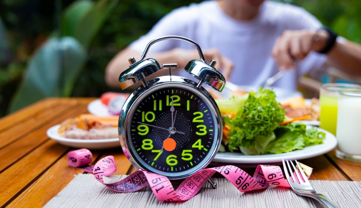 Γράφημα που δείχνει το παράθυρο σίτισης και τη μεταβολική αλλαγή κατά τη διαλειμματική νηστεία