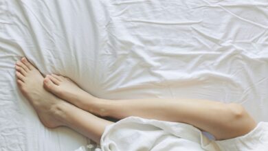 Γυναίκα που κοιμάται και ονειρεύεται, σκεπτική για την ερμηνεία των ονείρων της