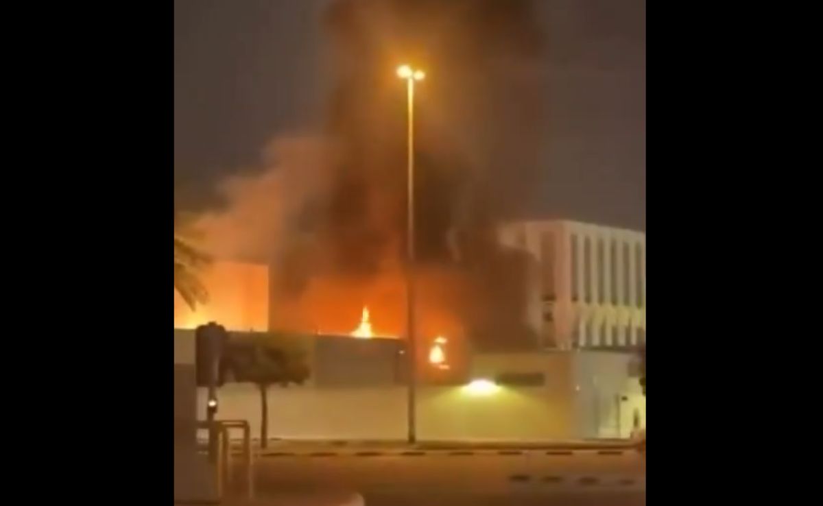 Καπνοί και καταστροφές στο Ριάντ μετά την είδηση ότι το Ιράν βομβάρδισε το κτίριο της CIA με drones