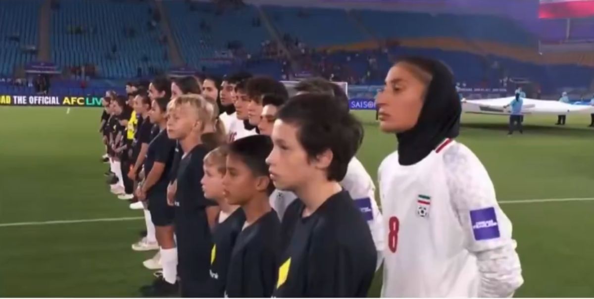 Στιγμιότυπο από τις διαμαρτυρίες στη Χρυσή Ακτή της Αυστραλίας για τη σωτηρία των Ιρανών αθλητριών που κινδυνεύουν με εκτέλεση