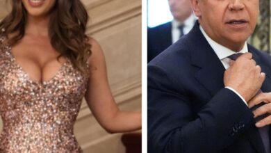 Η Ιταλίδα δημοσιογράφος Κλαούντια Κόντε και ο Υπουργός Εσωτερικών Ματέο Πιαντεντόζι σε σύνθεση για το πολιτικό σκάνδαλο στην Ιταλία