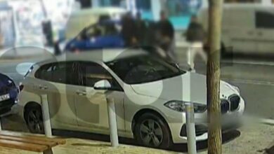 Στιγμιότυπο από το βίντεο-ντοκουμέντο της συμπλοκής όπου ο τράπερ επιτέθηκε σε νεαρούς στην Πετρούπολη.