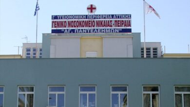 Αστυνομικοί της ομάδας ΔΙΑΣ έξω από το Γενικό Κρατικό Νοσοκομείο Νίκαιας μετά το επεισόδιο με το όπλο