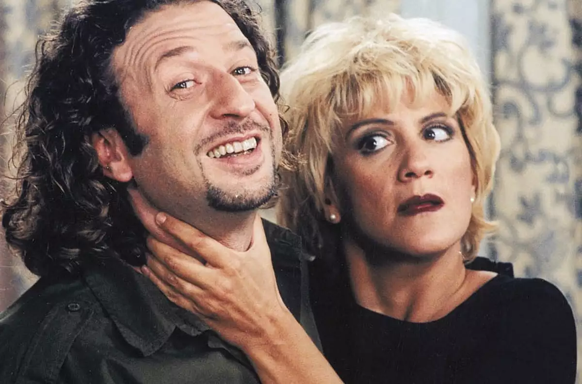 Οι πρωταγωνιστές της σειράς Τα Εγκλήματα σε εορταστικό στιγμιότυπο