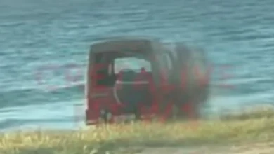 Αστυνομικό όχημα σε παραλία του Ηρακλείου μετά από καταγγελία για προσβολή γενετήσιας αξιοπρέπειας