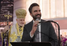 Ο Δήμαρχος Νέας Υόρκης Ζοχράν Μαμντάνι με τον Αρχιεπίσκοπο Ελπιδοφόρο στον Άγιο Νικόλαο