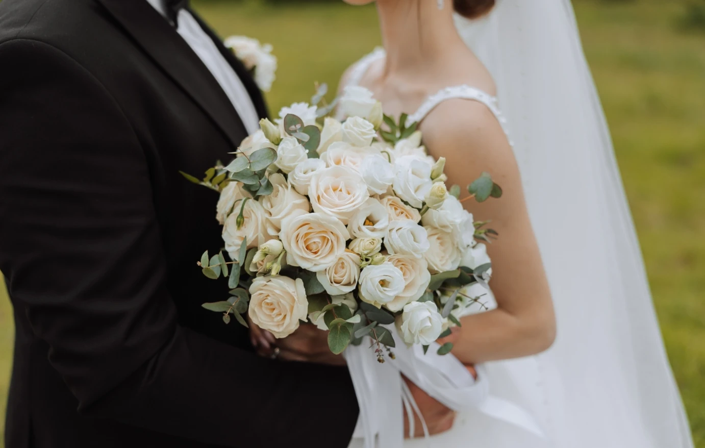 Στιγμιότυπο από το επεισόδιο βίας σε γαμήλιο γλέντι στο Μενίδι όπου καλεσμένος δέχθηκε άγρια επίθεση