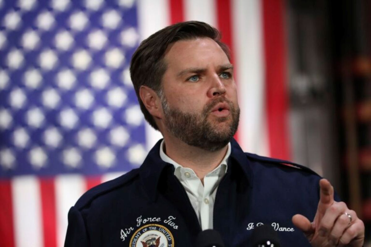 Ο Αντιπρόεδρος των ΗΠΑ Τζέι Ντι Βανς κατά τη διάρκεια ομιλίας του όπου αναφέρθηκε στα UFO ως δαιμονικές οντότητες