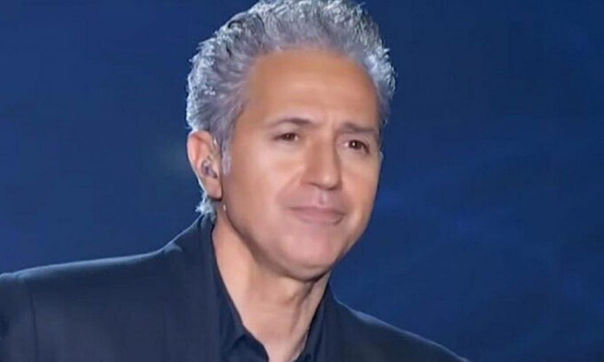 Ο τραγουδιστής Δημήτρης Κόκοτας σε μια από τις τελευταίες του τηλεοπτικές εμφανίσεις