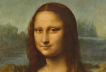 Λεπτομέρειες από τον πίνακα Μόνα Λίζα που δείχνουν σημάδια ξανθελάσματος και λιπώματος στο πρόσωπο και το χέρι