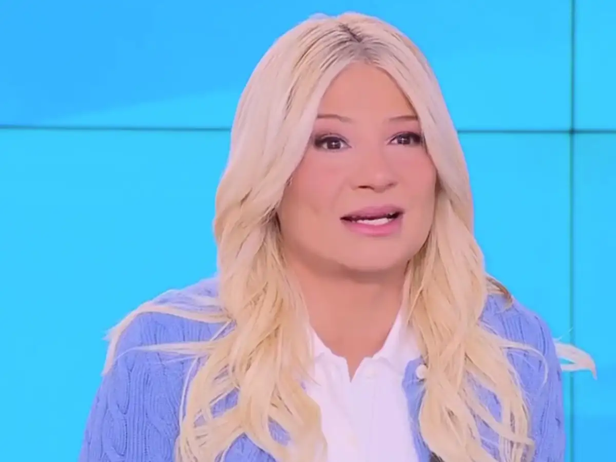 Η Φαίη Σκορδά με έκφραση αγανάκτησης στην εκπομπή Buongiorno