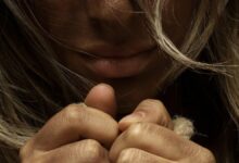 Συμβολική εικόνα για την έρευνα σχετικά με τις κλειστές διαδικτυακές ομάδες και την «Ακαδημία βιαστών»