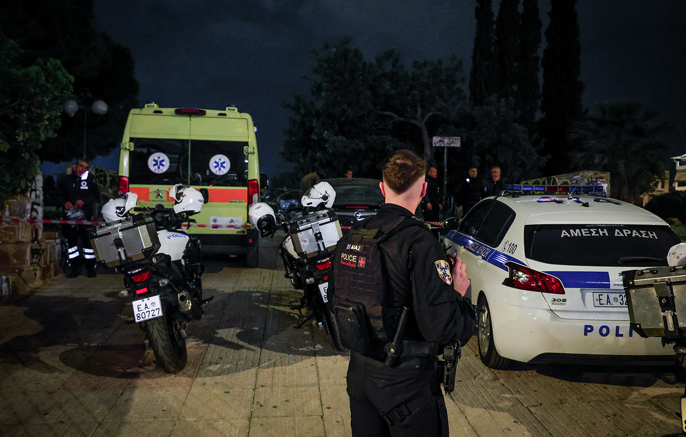 Σκηνή εγκλήματος στον Άγιο Δημήτριο και πένθος για τον 25χρονο γιο αξιωματικού