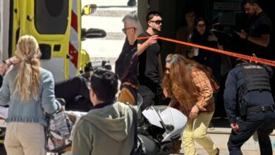 Αστυνομικές δυνάμεις έξω από το κτίριο του ΕΦΚΑ στον Κεραμεικό μετά τους πυροβολισμούς