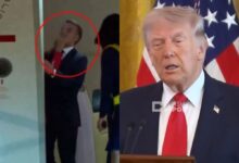 Ο Ντόναλντ Τραμπ κατά τη διάρκεια της ομιλίας του στον Λευκό Οίκο όπου εξαπέλυσε επίθεση στον Εμανουέλ Μακρόν