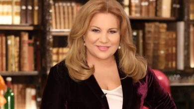 Η Δέσποινα Μοιραράκη παρουσιάζει σπάνιο περσικό χαλί σε τηλεοπτική εκπομπή