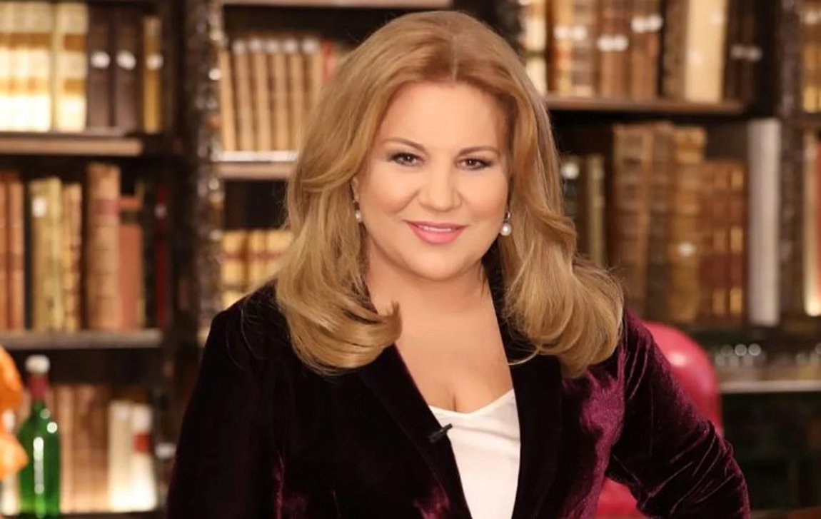 Η Δέσποινα Μοιραράκη παρουσιάζει σπάνιο περσικό χαλί σε τηλεοπτική εκπομπή