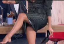 Στιγμιότυπο από ιταλική εκπομπή όπου ο παρουσιαστής ήπιε νερό από το πόδι της συμπαρουσιάστριάς του