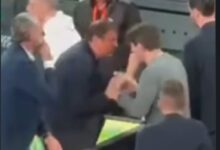 Δημήτρης Γιαννακόπουλος και Εργκίν Αταμάν αγκαλιασμένοι και πανηγυρίζοντας έξαλλα μετά το break στη Βαλένθια