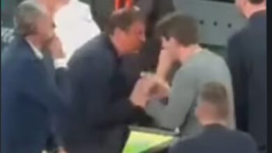 Δημήτρης Γιαννακόπουλος και Εργκίν Αταμάν αγκαλιασμένοι και πανηγυρίζοντας έξαλλα μετά το break στη Βαλένθια