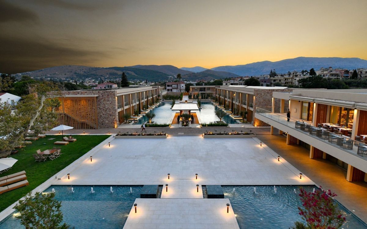 Πολυτελές ξενοδοχείο στην Κρήτη και παρασκήνιο με γνωστό ζευγάρι ηθοποιών