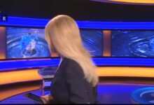 Η δημοσιογράφος Πέτρα Αργυρού στο κεντρικό δελτίο ειδήσεων του τηλεοπτικού σταθμού Sigma