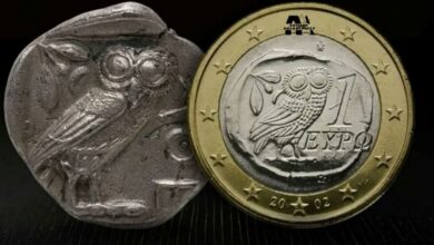 Σύγκριση του αρχαίου ασημένιου τετράδραχμου με την κουκουβάγια και του σύγχρονου ελληνικού κέρματος του 1 ευρώ