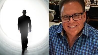 Αναπαράσταση μεταθανάτιας εμπειρίας με έναν άνθρωπο να κατευθύνεται προς το λαμπερό φως και μια ουράνια πύλη