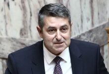 Ο υφυπουργός παρά τω πρωθυπουργώ Γιώργος Μυλωνάκης σε επίσημη εμφάνιση.