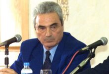 Ο αθλητικός δημοσιογράφος Σταύρος Τσώχος σε στιγμιότυπο από την καριέρα του στην τηλεόραση και τα γήπεδα