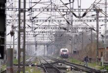 Αστυνομικές δυνάμεις και διασώστες κοντά σε σιδηροδρομικές γραμμές στη Θεσσαλονίκη