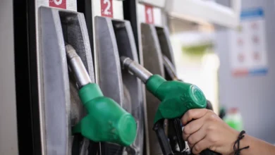 Στιγμιότυπο από γέμισμα ρεζερβουάρ με αμόλυβδη βενζίνη και ανάλυση φόρων