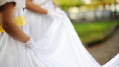 Αστυνομικό όχημα έξω από αίθουσα δεξιώσεων όπου σημειώθηκε ο άγριος χαμός σε γάμο με τη σύλληψη της νύφης