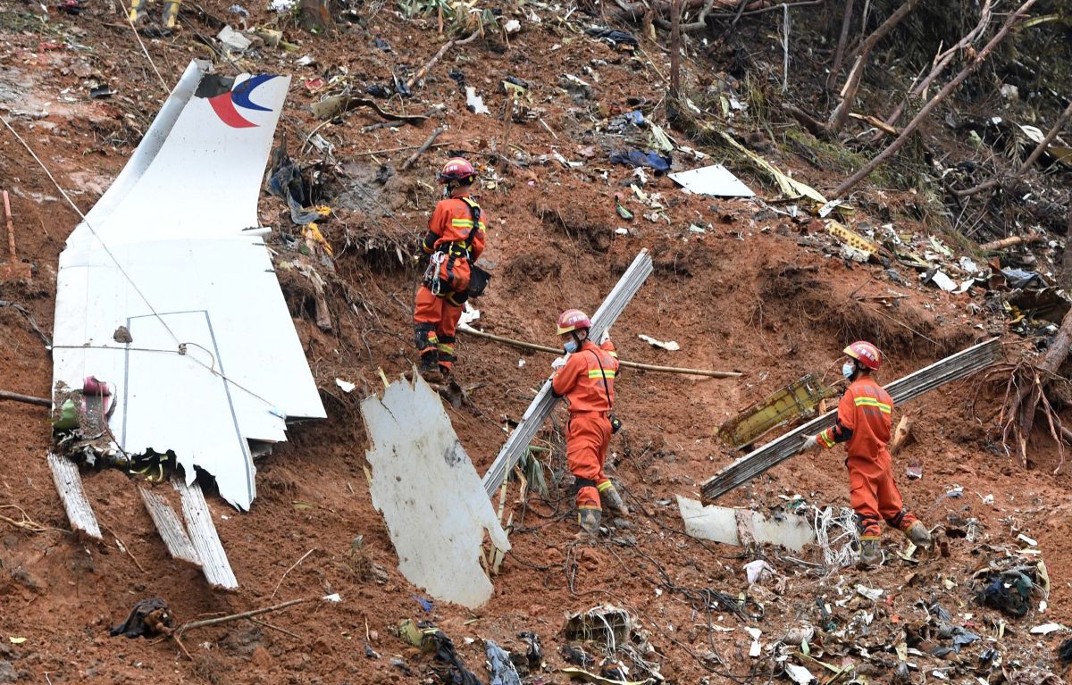 Συντρίμμια από το Boeing 737 της China Eastern Airlines σε ορεινή περιοχή της Κίνας