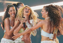 Η Αντιγόνη στη σκηνή της Eurovision τη στιγμή που συνέβη το ατύχημα με το αποκαλυπτικό φόρεμά της