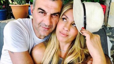 Η Γωγώ Μαστροκώστα με τον σύζυγό της Τραϊανό Δέλλα σε κοινή τους εμφάνιση
