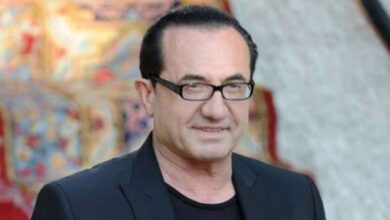 Ο τραγουδιστής Λευτέρης Πανταζής σε στιγμιότυπο από συνέντευξη όπου περιγράφει δύσκολες στιγμές