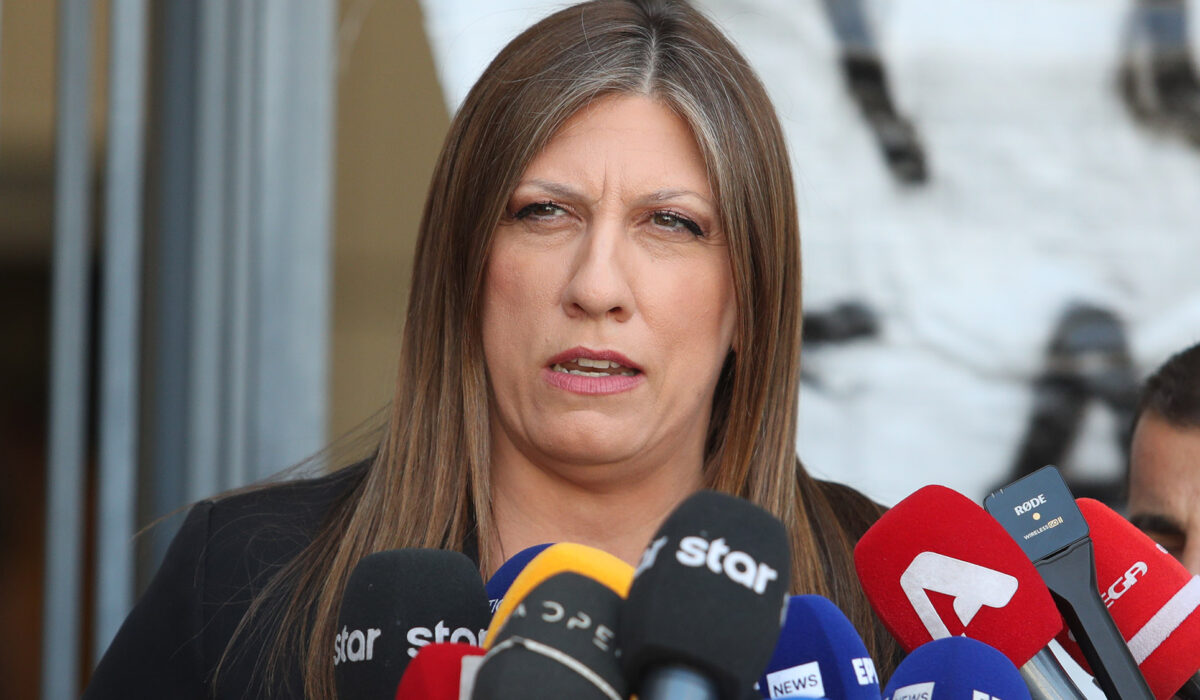Η πρόεδρος της Πλεύσης Ελευθερίας, Ζωή Κωνσταντοπούλου, σε έντονη αντίδραση κατά τη διάρκεια εκδήλωσης